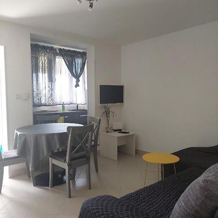 Apartman Katarina Apartment Крес Екстериор снимка